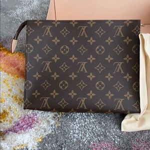 ❌❌❌SOLD❌❌❌❌AUTHENTIC!!! Louis Vuitton Tolietry 26